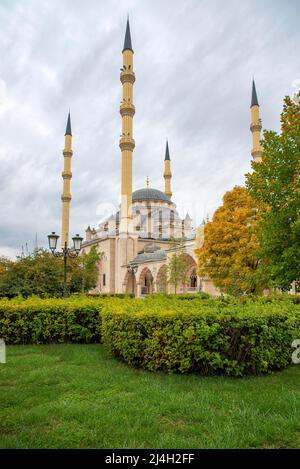 GROZNY, RUSSIA - SEPTEMBER 29, 2021: At the 'Heart of Chechnya' Mosque in golden autumn. Grozny, Chechen Republic, Russia Stock Photo