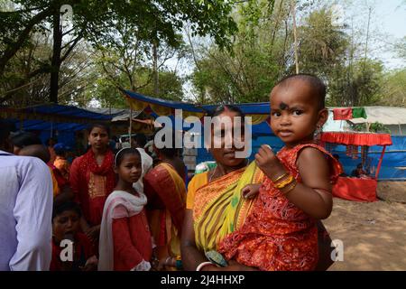 Santiniketan, West Bengal, India. 15th Apr, 2022. Santal Charak Puja is performed every year in the village of Banerpukurdanga near Santiniketan, in the Birbhum district of the state of West Bengal. Santals are celebrated these Charak pujas before the Bengali new year (April 15). Although their puja is a bit different from Hindu Charak. (Credit Image: © Samiran Nandy/Pacific Press via ZUMA Press Wire) Credit: ZUMA Press, Inc./Alamy Live News Stock Photo