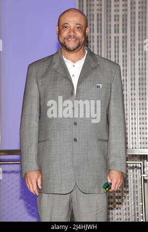 New York, USA. 15th Apr, 2022. American baseball legend Butch Huskey visits the Empire State Building in honor of Jackie Robinson Day, New York, NY, April 15, 2022. (Photo by Anthony Behar/Sipa USA) Credit: Sipa USA/Alamy Live News Stock Photo