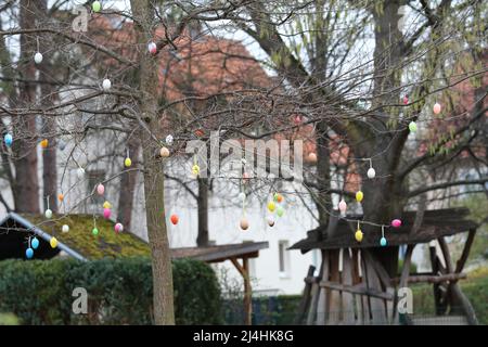 April 15, 2022, GÃ¶ttingen, Lower Saxony, Germany: Colorful artificial eggs hung on a tree in GÃ¶ttingen during the Easter festival. (Credit Image: © Tubal Sapkota/Pacific Press via ZUMA Press Wire) Stock Photo