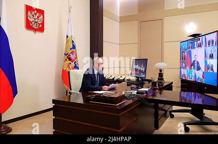 Novo-Ogaryovo, Moscow Oblast, Russia. 15th Apr, 2022. Russian President VLADIMIR PUTIN chairs a video conference call with permanent members of the Russian Security Council, from the official residence at Novo-Ogaryovo outside Moscow, Russia. Credit: Mikhail Klimentyev/Kremlin Pool/ZUMA Wire/Alamy Live News Stock Photo