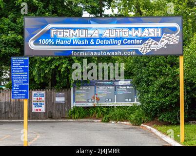 West Islip, New York, USA - 25 June 2021:Formula Auto Wash sign at the entrance to the auto car wash. Stock Photo