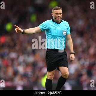 Hampden Park, Glasgow, UK. 16th Apr, 2022. Scottish Cup semi-final, Hearts of Midlothian versus Hibernian: Referee John Beaton makes his decision Credit: Action Plus Sports/Alamy Live News Stock Photo