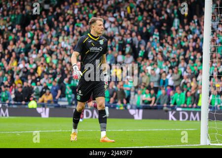 Glasgow, UK. 16th Apr, 2022. The Edinburgh derby teams of Hearts of Midlothian and Hibernian played in the William Hill Scottish Cup Semi-Final at Hampden Park, Glasgow, Scotland, UK. Credit: Findlay/Alamy Live News Stock Photo