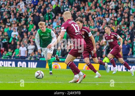 Glasgow, UK. 16th Apr, 2022. The Edinburgh derby teams of Hearts of Midlothian and Hibernian played in the William Hill Scottish Cup Semi-Final at Hampden Park, Glasgow, Scotland, UK. Credit: Findlay/Alamy Live News Stock Photo