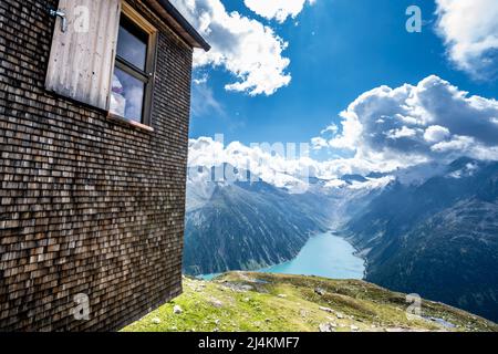 Schlegeisspeicher Wanderung zur Olperer Hütte Stock Photo