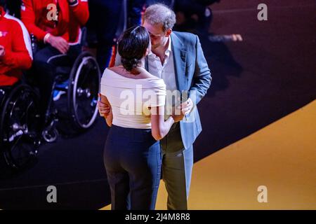 THE HAGUE - The Duke and Duchess of Sussex, Prince Harry and his wife, Meghan Markle, at the opening ceremony of the Invictus Games, an international sporting event for servicemen and veterans who have been psychologically or physically injured in their military service. ANP POOL ROBIN UTRECHT Stock Photo