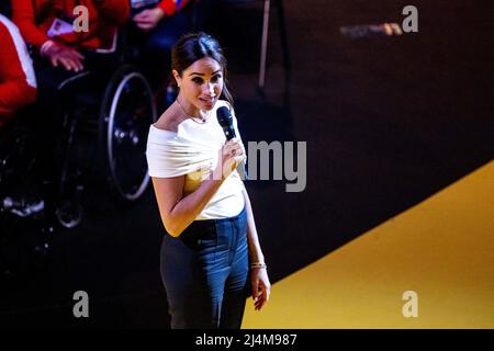 THE HAGUE - The Duke and Duchess of Sussex, Prince Harry and his wife, Meghan Markle, at the opening ceremony of the Invictus Games, an international sporting event for servicemen and veterans who have been psychologically or physically injured in their military service. ANP POOL ROBIN UTRECHT Stock Photo