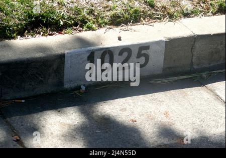 Beverly Hills, California, USA 14th April 2022 A general view of atmosphere of Television Personality/Singer Joey Bishop's Former Home/house at 1025 Chevy Chase Drive on April 14, 2022 in Beverly Hills, California, USA. Photo by Barry King/Alamy Stock Photo Stock Photo