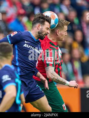 Marvin PLATTENHARDT, Hertha 21  compete for the ball, tackling, duel, header, zweikampf, action, fight against Andre HAHN, FCA 28  in the match FC AUGSBURG - HERTHA BSC BERLIN 1.German Football League on April 16, 2022 in Augsburg, Germany  Season 2021/2022, matchday 30, 1.Bundesliga, 30.Spieltag. © Peter Schatz / Alamy Live News    - DFL REGULATIONS PROHIBIT ANY USE OF PHOTOGRAPHS as IMAGE SEQUENCES and/or QUASI-VIDEO - Stock Photo