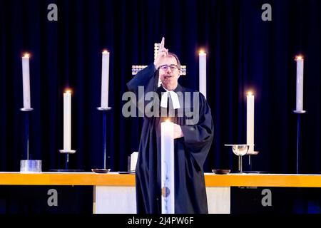 Berlin, Germany. 17th Apr, 2022. Worshippers take part in the
