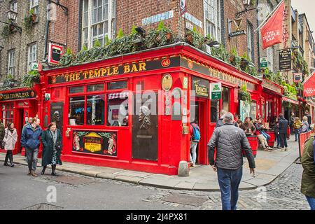 Dublin, Ireland - 04.10.2022: Temple Bar is a famous landmark in Dublin's cultural quarter visited by thousands of tourists every year. People around Stock Photo