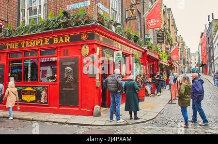 Dublin, Ireland - 04.10.2022: Temple Bar is a famous landmark in Dublin's cultural quarter visited by thousands of tourists every year. People around Stock Photo