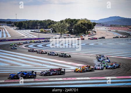 Le Castellet, France. 17th Apr 2022. 19 VISCAAL Bent (nld), FLORSCH Sophia (ger), Algarve Pro Racing, Oreca 07 - Gibson, action Race Start during the 2022 ELMS European Le Mans Series 4 Hours of Le Castellet on the Paul Ricard circuit from April 16 to 18, France - Photo Paulo Maria / DPPI Credit: DPPI Media/Alamy Live News Stock Photo