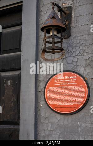 Historic plaque on East 19th Street in the Gramercy Park Historic District, NYC, USA  2022 Stock Photo