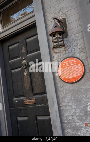 Historic plaque on East 19th Street in the Gramercy Park Historic District, NYC, USA  2022 Stock Photo