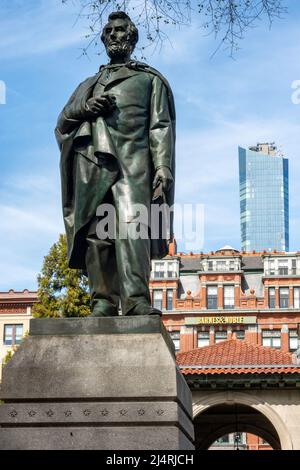 Abraham Lincoln Bronze Statue in Union Square, NYC, USA  2022 Stock Photo