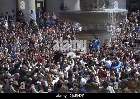 Vatican City, Vatican City. 17th Apr, 2022. Pope Francis waves to the faithful at the end of the Easter Mass in St. Peter's Square, at the Vatican on Sunday, April 17, 2022. Photo by Stefano Spaziani/UPI Credit: UPI/Alamy Live News Stock Photo