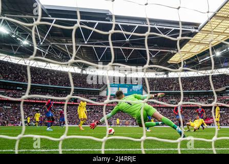 Chelsea’s Mason Mount scores his sides second goal past Crystal Palace goalkeeper Jack Butland during the Emirates FA Cup semi final match at Wembley Stadium, London. Picture date: Sunday April 17, 2022. Stock Photo