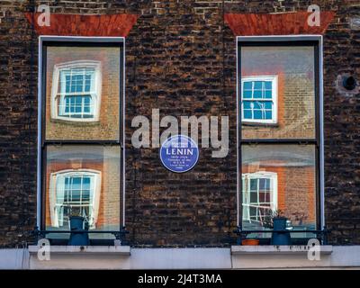 Blue Plaque Lenin London - Blue Plaque indicating that Vladimir Ilyich Lenin lived at 36 Tavistock Place during 1908. Stock Photo