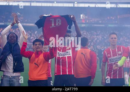 ROTTERDAM, NETHERLANDS - APRIL 17: Ibrahim Sangare of PSV shows a jersey with number 18 of Olivier Boscagli during the TOTO KNVB Cup Final match between PSV and Ajax at Stadion Feijenoord on April 17, 2022 in Rotterdam, Netherlands (Photo by Andre Weening/Orange Pictures) Credit: Orange Pics BV/Alamy Live News Stock Photo