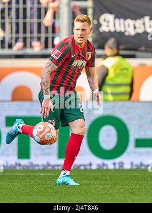 Andre HAHN, FCA 28  in the match FC AUGSBURG - HERTHA BSC BERLIN 0-1 1.German Football League on April 16, 2022 in Augsburg, Germany  Season 2021/2022, matchday 30, 1.Bundesliga, 30.Spieltag. © Peter Schatz / Alamy Live News    - DFL REGULATIONS PROHIBIT ANY USE OF PHOTOGRAPHS as IMAGE SEQUENCES and/or QUASI-VIDEO - Stock Photo