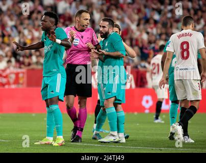 Sevilla, Spain. 17th April 2022, Ramon Sanchez-Pizjuan Stadium, Sevilla, Adalusia, Spain, La Liga football, Sevilla versus Real Madrid; Dani Carvajal (Madrid) complaining to the referee about the disallowed goal. Credit: Action Plus Sports Images/Alamy Live News Stock Photo