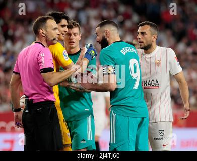 Sevilla, Spain. 17th April 2022, Ramon Sanchez-Pizjuan Stadium, Sevilla, Adalusia, Spain, La Liga football, Sevilla versus Real Madrid; Karim Benzema (Madrid) complaining to the referee about the disallowed goal. Credit: Action Plus Sports Images/Alamy Live News Stock Photo