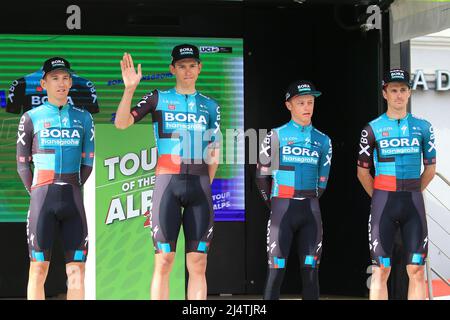 17th 4 2022; Cles, Italy; 2022 UCI Tour of the Alps., Team Bora hansgrohe; Stock Photo