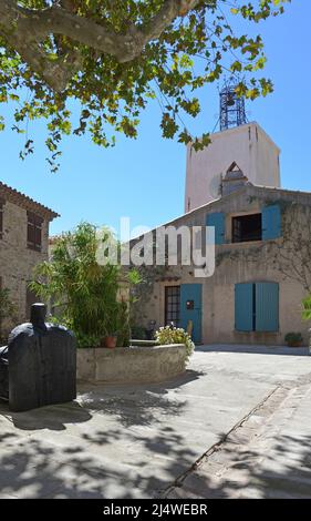 Placette with flowery fountain in Grimaud Stock Photo