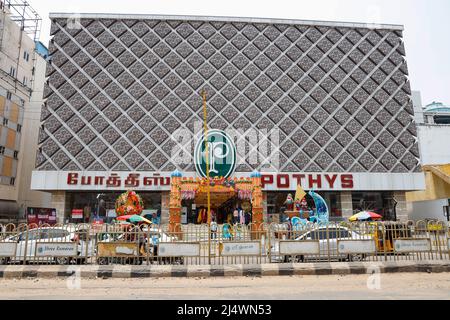 Pothys textile department store in Trichy, Tamil Nadu, India Stock Photo