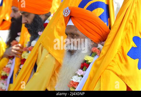 Gravesend, Kent, UK. 16th April 2022. Thousands of members of Gravesend's large Sikh community process through the town from the Guru Nanak Darbar Gur Stock Photo