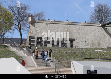 Erfurt, Germany. 18th Apr, 2022. Colorful spring flowers bloom on the Petersberg in front of the lettering 'ERFURT'. In sunshine and mild temperatures, many people visited the area of the former Federal Garden Show. Credit: Bodo Schackow/dpa/Alamy Live News Stock Photo