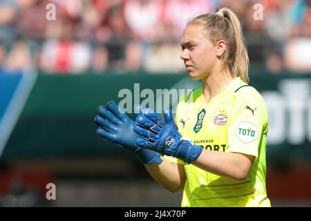 NIJMEGEN - PSV women's goalkeeper Lisan Alkemade during the KNVB Cup final match for women between PSV and Ajax in De Goffert on April 18, 2022 in Nijmegen, the Netherlands. ANP | Dutch Height | Jeroen Putmans Stock Photo