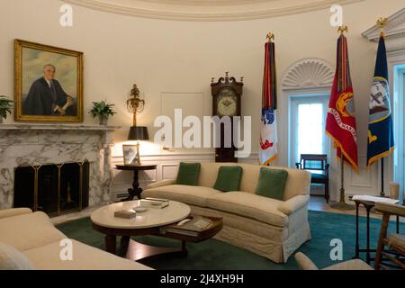 Texas Austin TX Lyndon Baines Johnson LBJ Presidential Library and Museum a replica of the White House Oval Office during his presidency Stock Photo