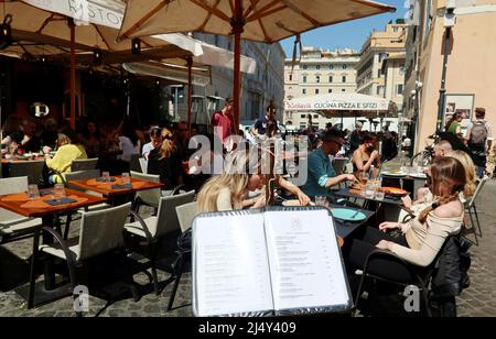 Rome, Italy. 16th Apr, 2022. Easter Holidays in Rome, Italy, April 16 2022. (Photo by Elisa Gestri/Sipa USA) Credit: Sipa USA/Alamy Live News Stock Photo