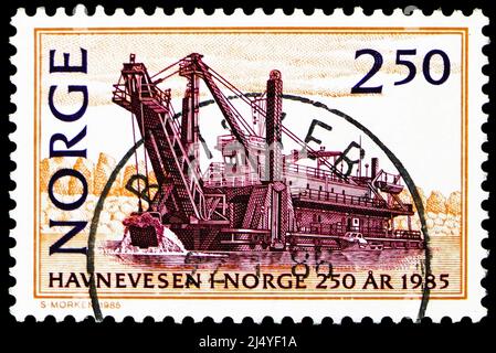 MOSCOW, RUSSIA - MARCH 27, 2022: Postage stamp printed in Norway shows Dredger 'Berghavn' (1980), Port authorities serie, circa 1985 Stock Photo