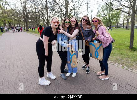 UK Lifestyle; Five young women wearing sunglasses, UK - happy teenage girls out shopping and having fun in Cambridge UK Stock Photo