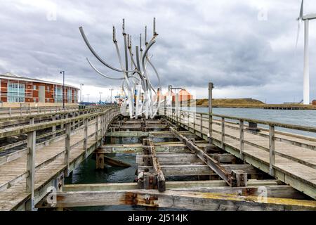 Blyth, Northumberland, UK. Spirit of the Staithes sculpture by Simon ...