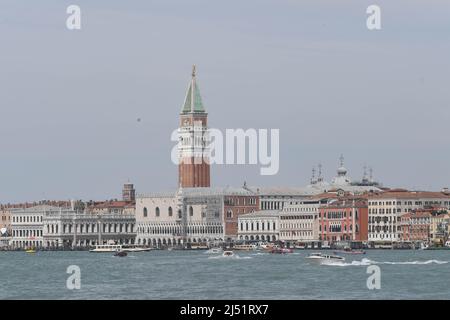 Venedig, Italy. 19th Apr, 2022. The backdrop of Venice is seen under blue skies ahead of the 59th Arte Biennale (Apr. 23-Nov. 27). The biennial Arte Biennale is considered the world's oldest and, after the documenta in Kassel, the most important international forum for contemporary visual art. Credit: Felix Hörhager/dpa/Alamy Live News Stock Photo