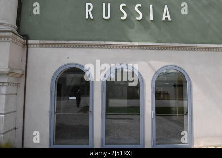 Venedig, Italy. 19th Apr, 2022. The closed Russian Pavilion is on view at the Giardini prior to the 59th Biennale of Art (Apr. 23-Nov. 27) at the Preview Opening. The biennial Biennale Arte is considered worldwide the oldest and, after the documenta in Kassel, the most important international forum for contemporary visual art. Credit: Felix Hörhager/dpa/Alamy Live News Stock Photo