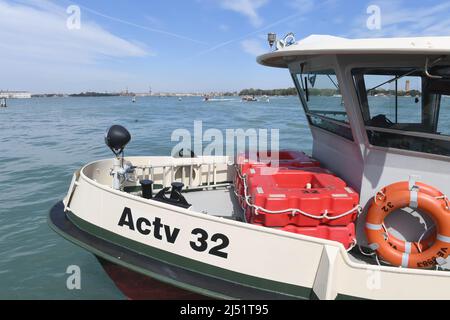 Venedig, Italy. 19th Apr, 2022. A vaporetto is sailing against the backdrop of Venice in the port of the Lido. Credit: Felix Hörhager/dpa/Alamy Live News Stock Photo