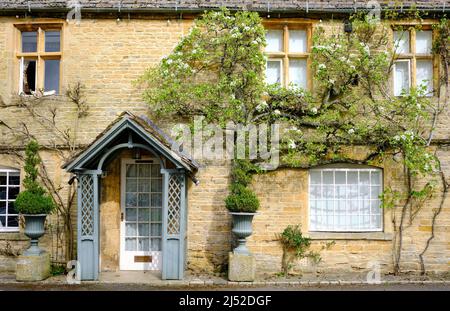 Cottage Stow on the Wold Stock Photo