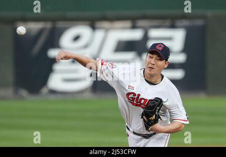 Baseball: Lotte Giants vs. Hanwha Eagles