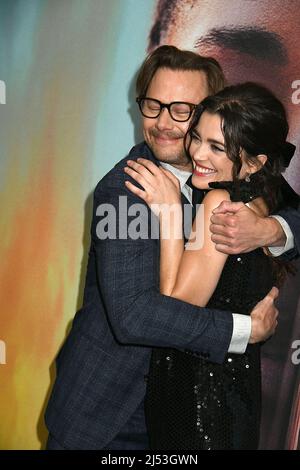 Jimmi Simpson and Joana Ribeiro attend Showtime's New Drama Series 'The Man Who Fell To Earth' Premiere on April 19, 2022 at MOMA in New York, New York, USA. Robin Platzer/ Twin Images/ Credit: Sipa USA/Alamy Live News Stock Photo