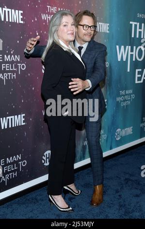 New York, USA. 19th Apr, 2022. (L-R) Actors Kate Mulgrew and Jimmi Simpson attend the “THE MAN WHO FELL TO EARTH” New York premiere event held at The Museum of Modern Art (MoMA)in New York, NY, April 19, 2022. (Photo by Anthony Behar/Sipa USA) Credit: Sipa USA/Alamy Live News Stock Photo