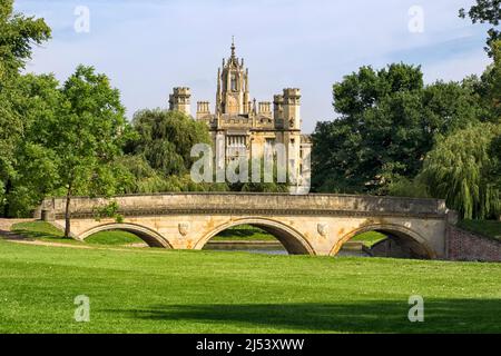 CAMBRIDGE, UK -AUGUST 11, 2017:   View of St John's College and Trinity Bridge viewed from The backs