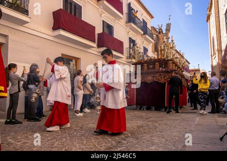 Almunecar, Spain. 17th April 2022. Easter Holy Week, Semana Santa,  in Almuñécar, declared of National Tourist Interest in Andalusia, fills the streets of the municipality with tradition and heartfelt devotion each year. This is the Easter Sunday procession the final day of Holy Week. It commemorates the Catholic festival of the Resurrection of Jesus Christ. brotherhoods organize the processions that go through the streets and squares carrying beautiful thrones adorned with flowers and religious images that are carried by the forks. Credit David Smith/Alamy Live News Stock Photo