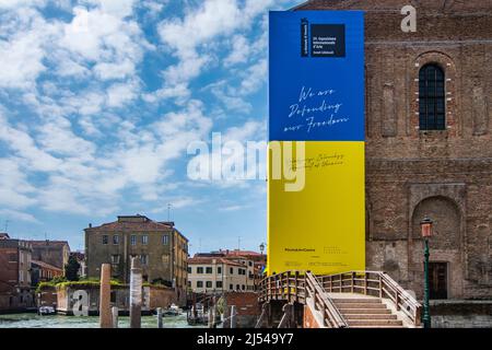 Venice, Italy. 20th April, 2021: The external of the Ukrainian Pavilon with a message of the President Zelensky regarding the actual conflict with Russia, is seen on the Misericordia Palace on April 19, 2022 in Venice, Italy. The 59th International Art Exhibition in Venice will open to the public from April 23th to November 27th. © Simone Padovani / Alamy Live News Stock Photo