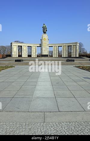 Soviet cenotaph for the killed Russian, Soviet soldiers of the World War II, Strasse des 17. Juni, Germany, Berlin Stock Photo